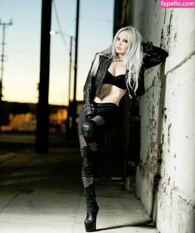 WomenMetal Onlyfans Photo Gallery 