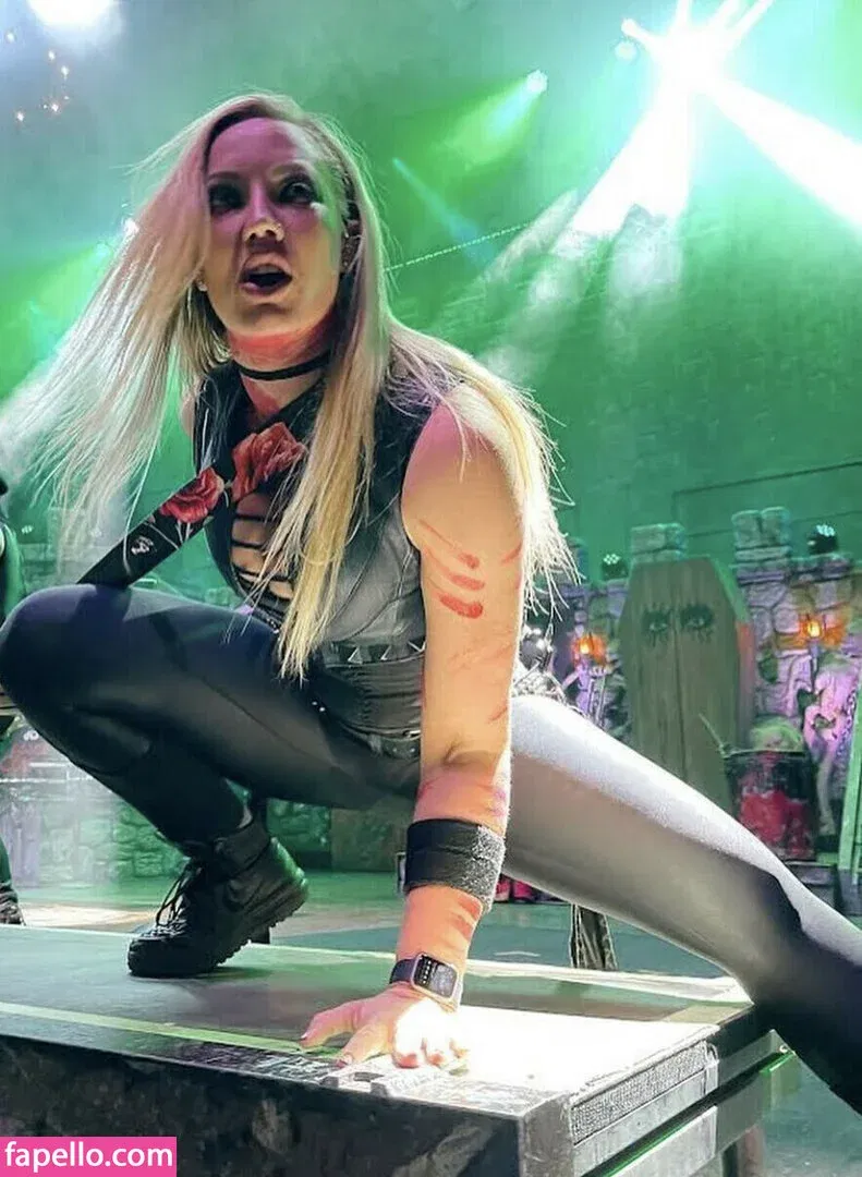 WomenMetal Onlyfans Photo Gallery 