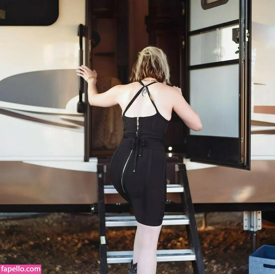 WomenMetal Onlyfans Photo Gallery 