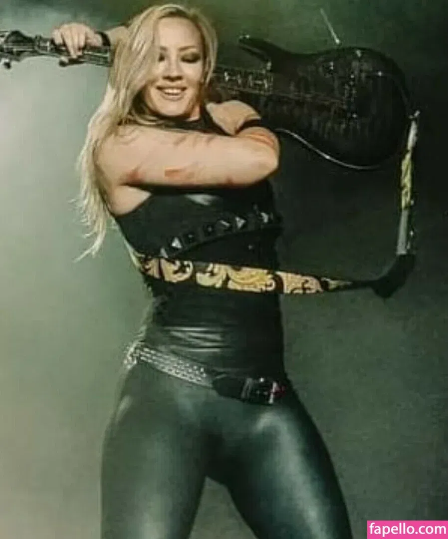 WomenMetal Onlyfans Photo Gallery 