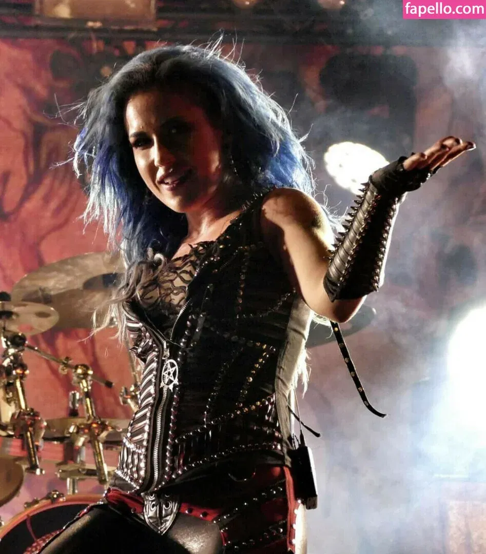 WomenMetal Onlyfans Photo Gallery 