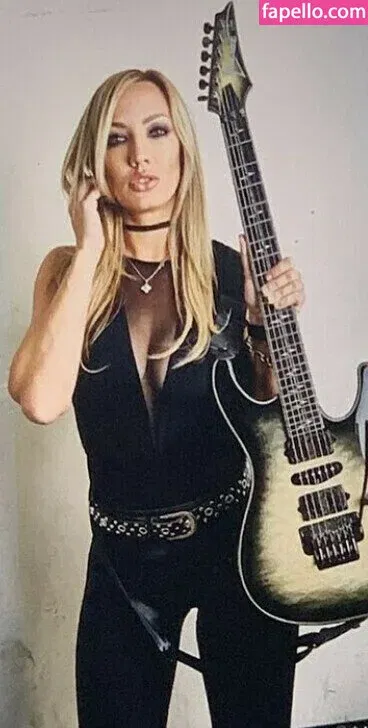 WomenMetal Onlyfans Photo Gallery 