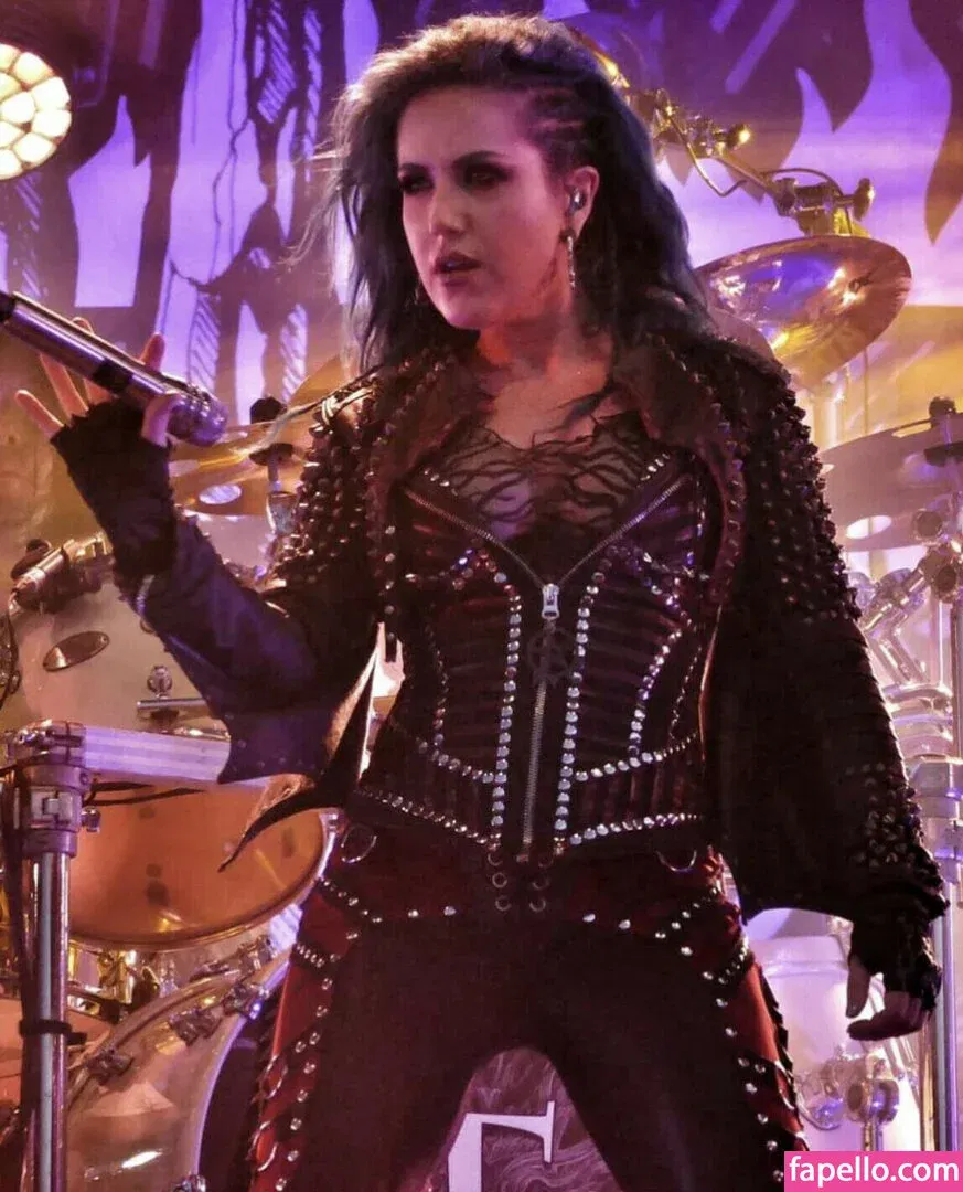 WomenMetal Onlyfans Photo Gallery 