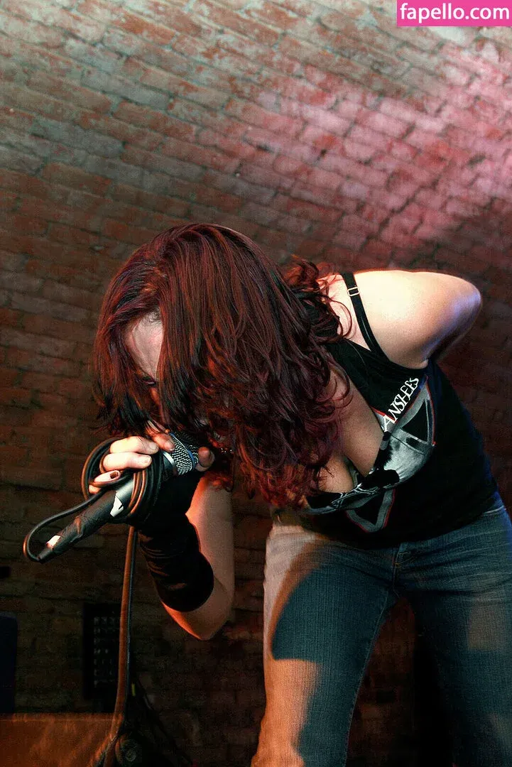 WomenMetal Onlyfans Photo Gallery 