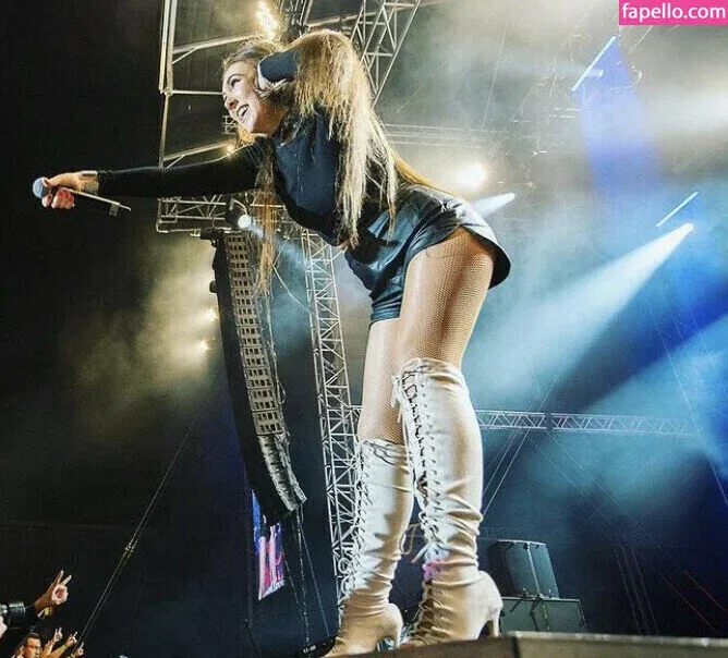 WomenMetal Onlyfans Photo Gallery 