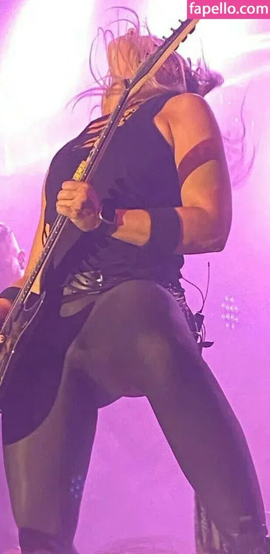 WomenMetal Onlyfans Photo Gallery 