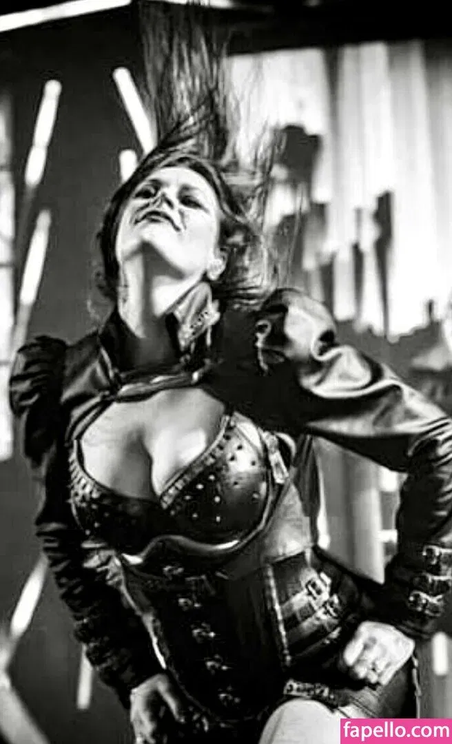 WomenMetal Onlyfans Photo Gallery 