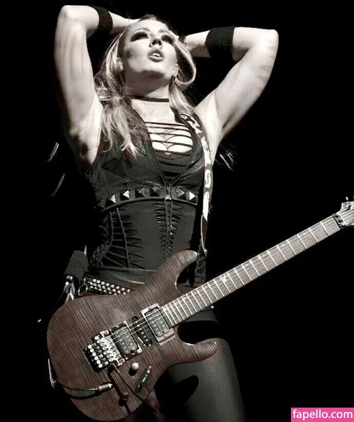 WomenMetal Onlyfans Photo Gallery 