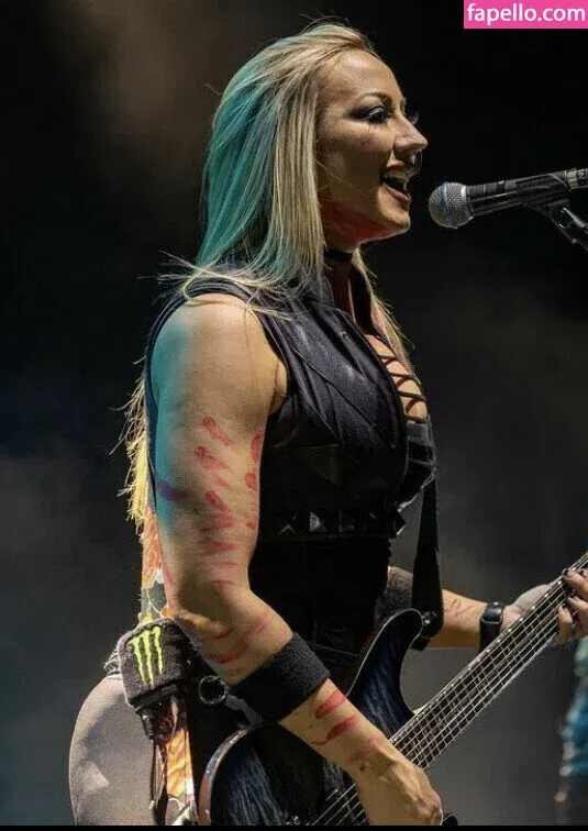 WomenMetal Onlyfans Photo Gallery 