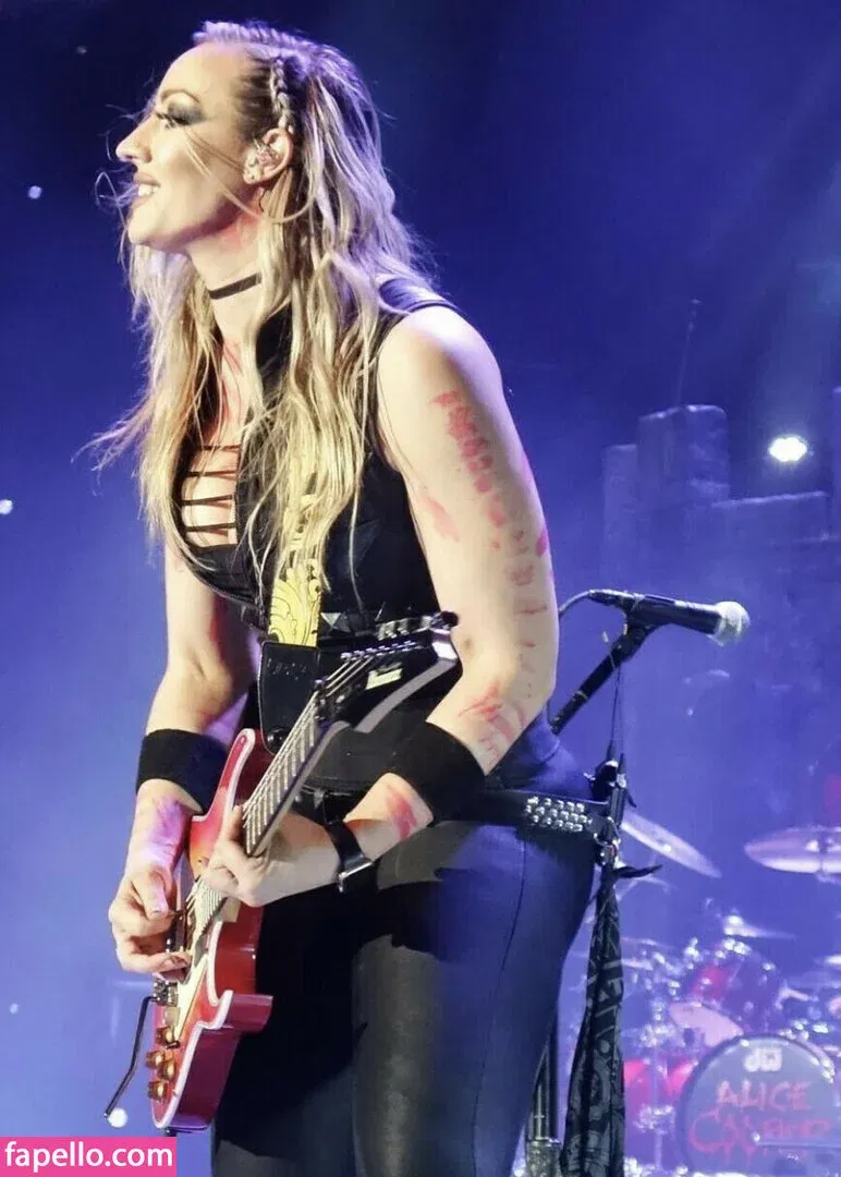 WomenMetal Onlyfans Photo Gallery 