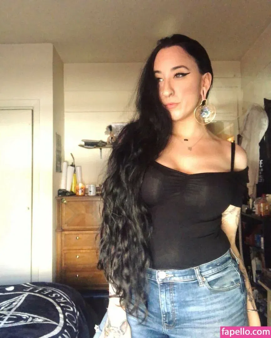 WomenMetal Onlyfans Photo Gallery 