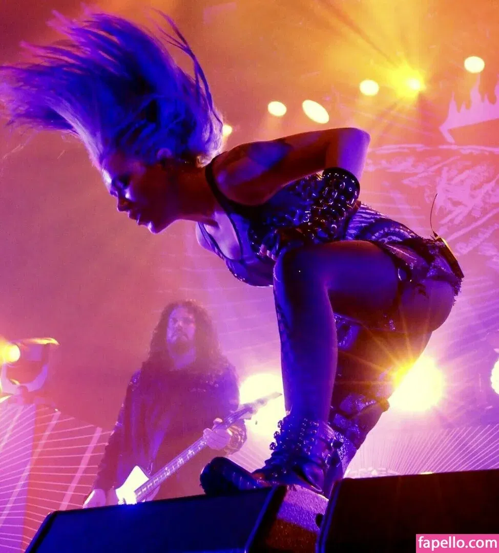 WomenMetal Onlyfans Photo Gallery 