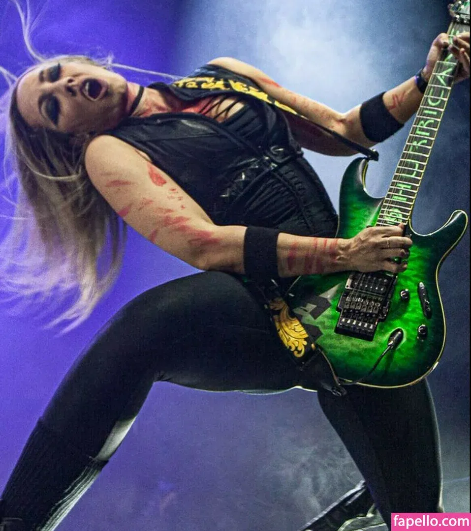 WomenMetal Onlyfans Photo Gallery 