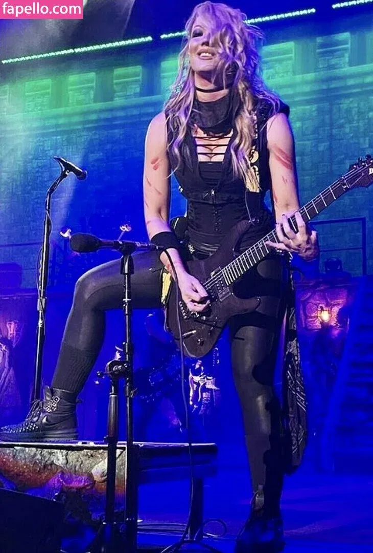 WomenMetal Onlyfans Photo Gallery 