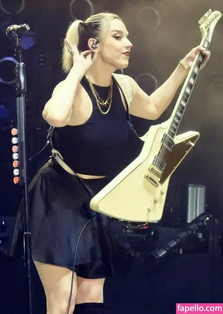 WomenMetal Onlyfans Photo Gallery 