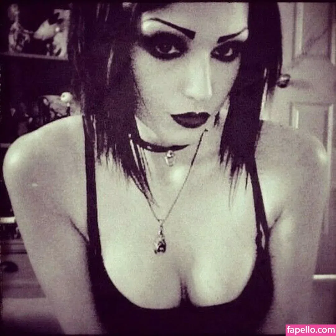 WomenMetal Onlyfans Photo Gallery 