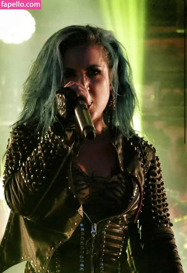 WomenMetal Onlyfans Photo Gallery 