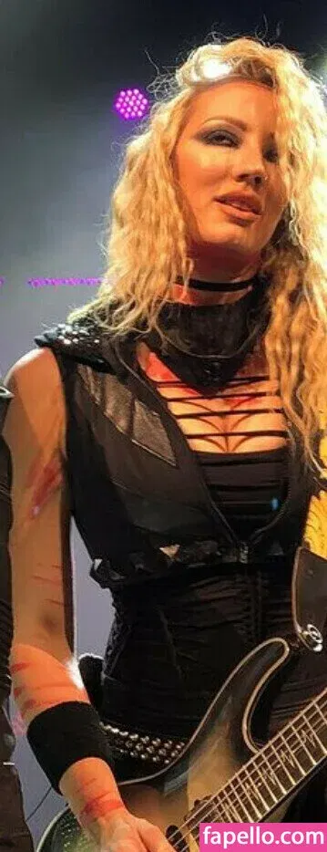 WomenMetal Onlyfans Photo Gallery 