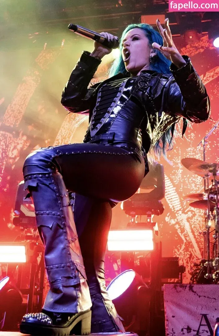 WomenMetal Onlyfans Photo Gallery 