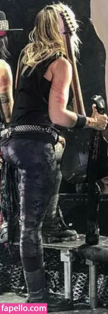 WomenMetal Onlyfans Photo Gallery 