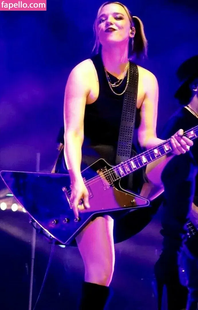 WomenMetal Onlyfans Photo Gallery 