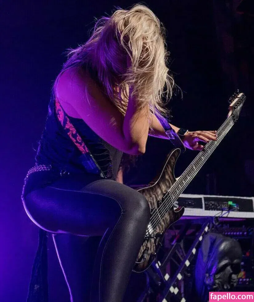 WomenMetal Onlyfans Photo Gallery 