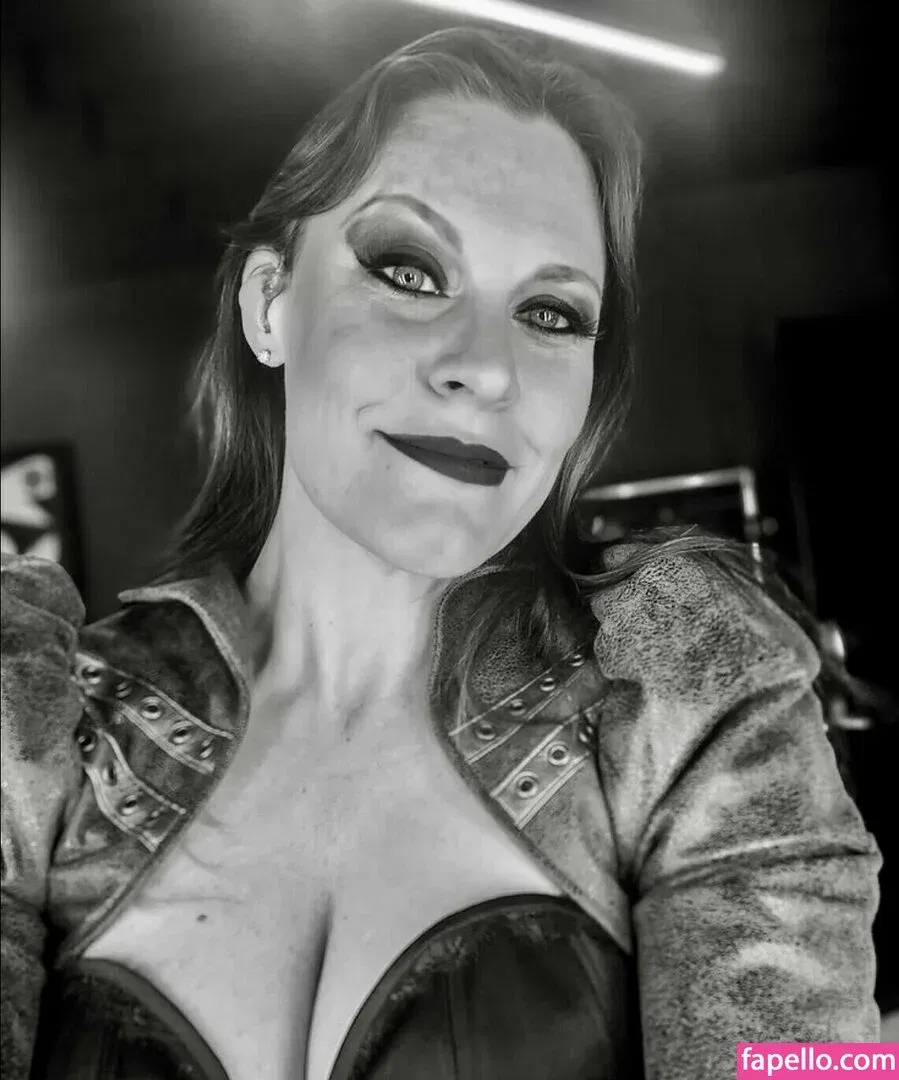 WomenMetal Onlyfans Photo Gallery 