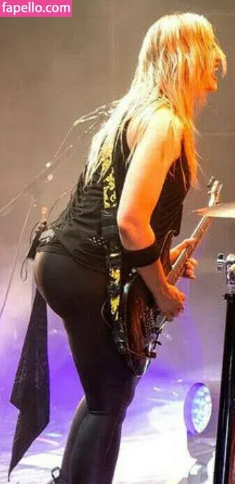 WomenMetal Onlyfans Photo Gallery 