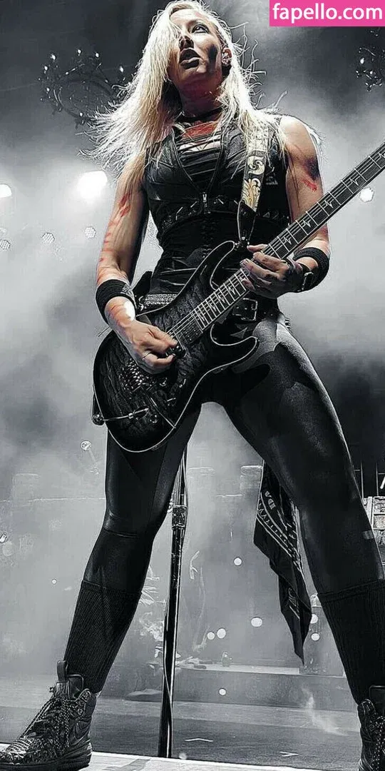 WomenMetal Onlyfans Photo Gallery 