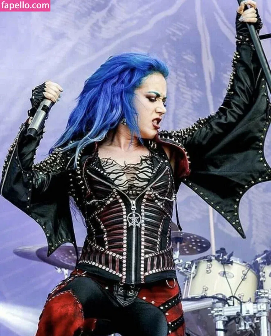 WomenMetal Onlyfans Photo Gallery 