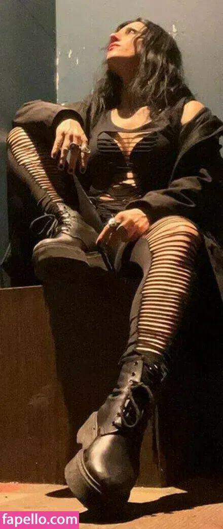 WomenMetal Onlyfans Photo Gallery 