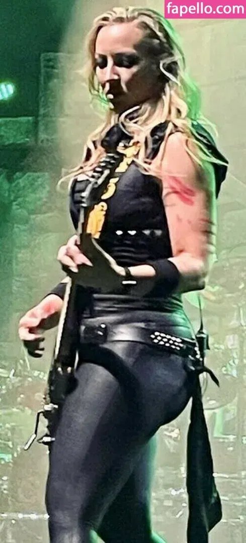 WomenMetal Onlyfans Photo Gallery 