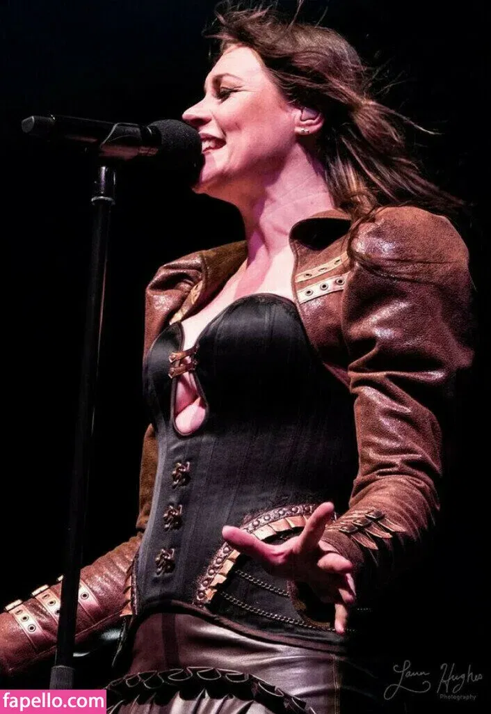 WomenMetal Onlyfans Photo Gallery 