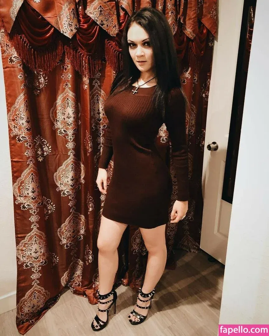 WomenMetal Onlyfans Photo Gallery 