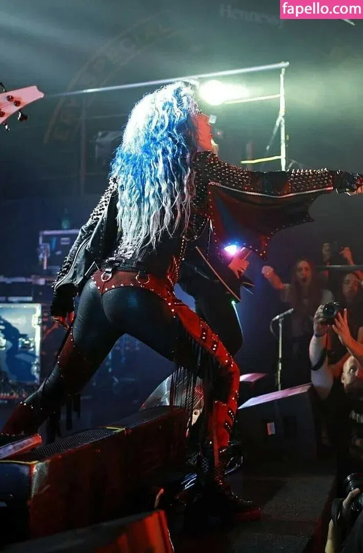 WomenMetal Onlyfans Photo Gallery 