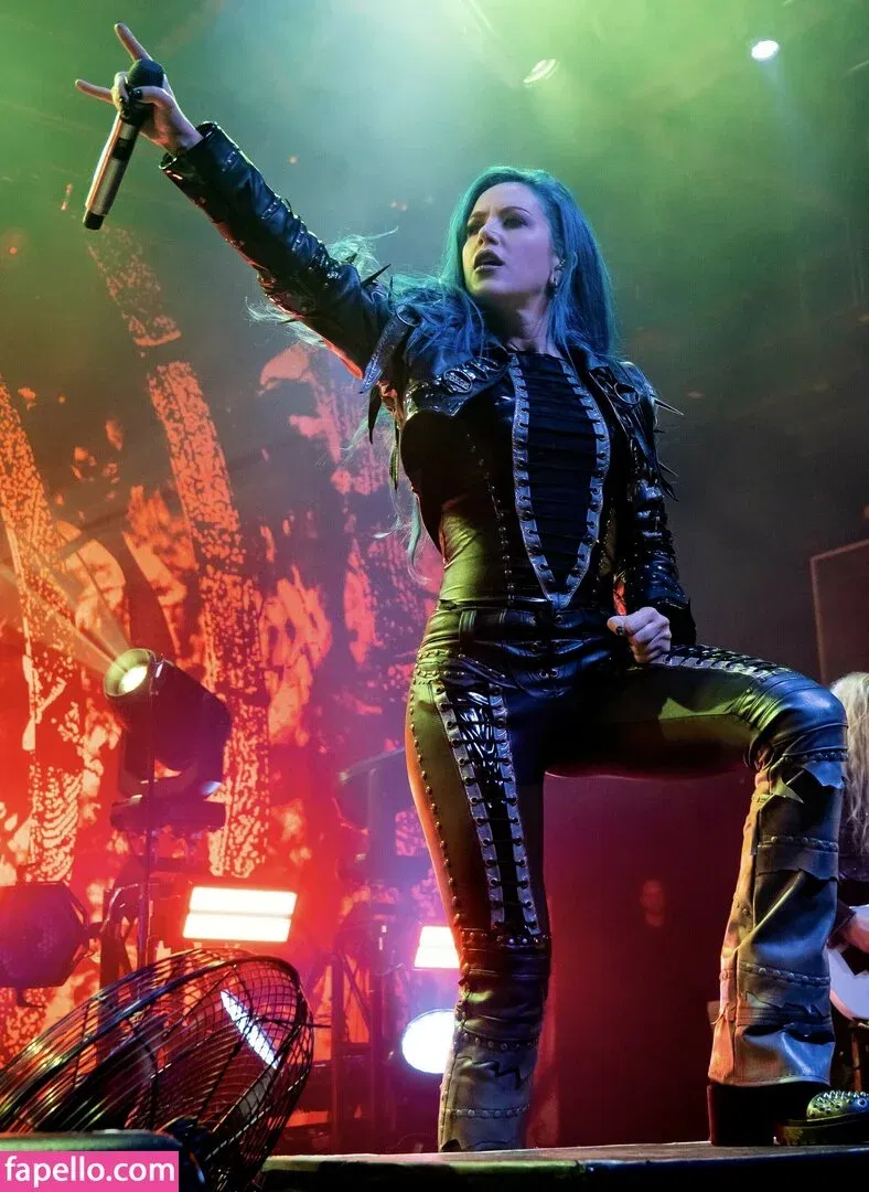 WomenMetal Onlyfans Photo Gallery 