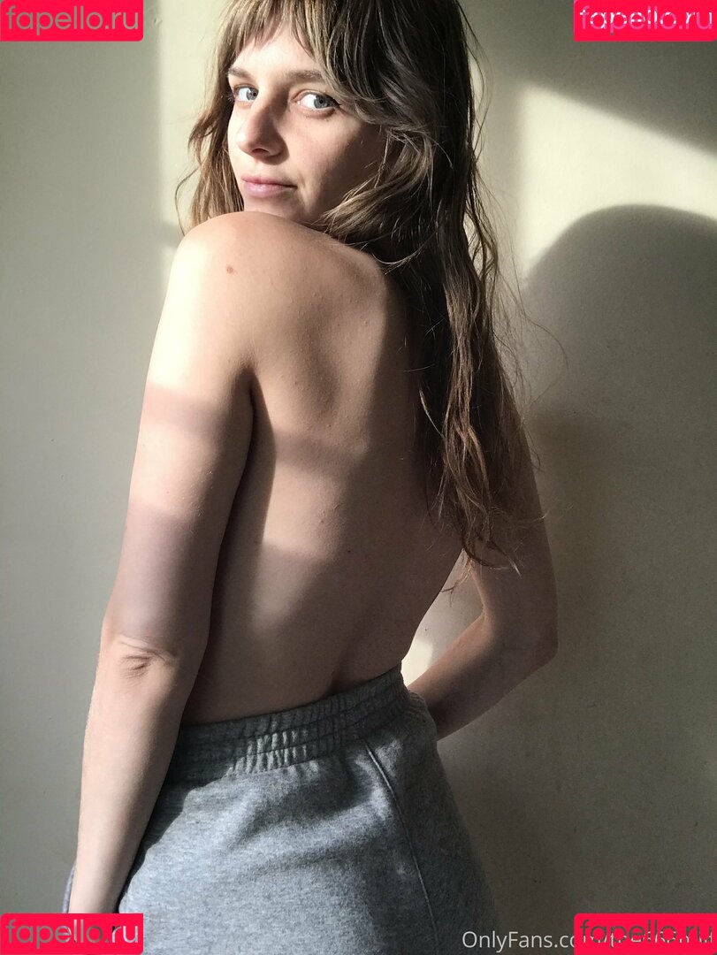 parisbush Onlyfans Photo Gallery 