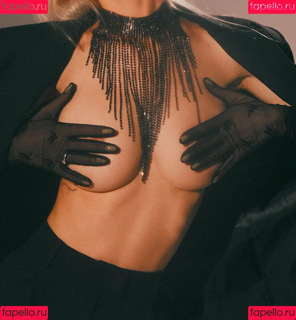 MAVRIN Magazine Onlyfans Photo Gallery 