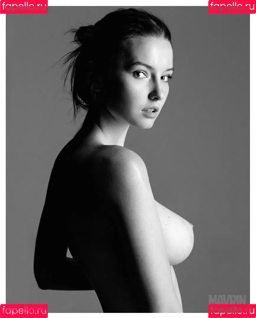 MAVRIN Magazine Onlyfans Photo Gallery 