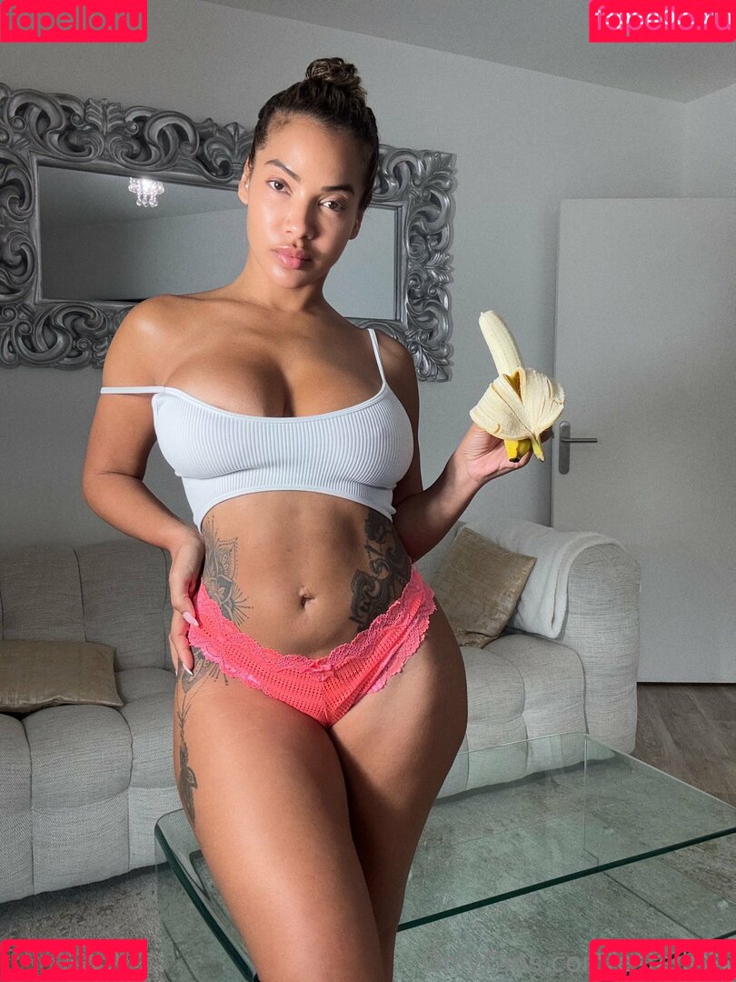 estelb75 Onlyfans Photo Gallery 