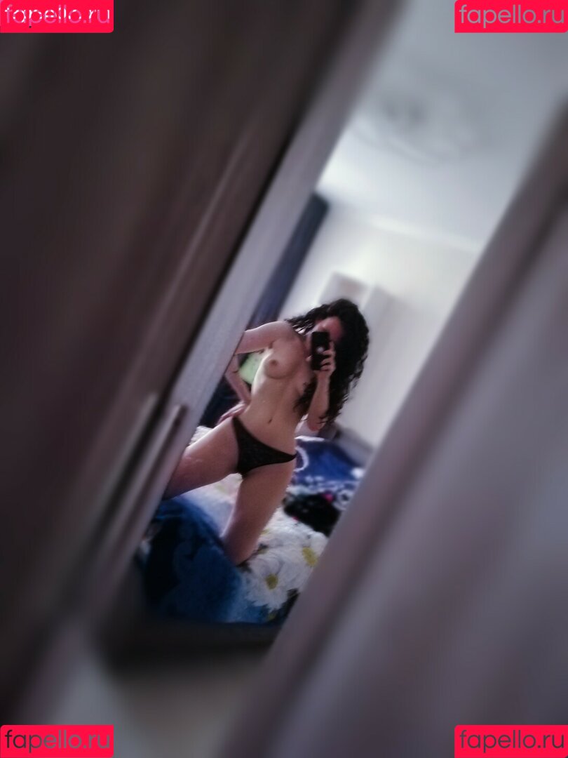 Olya_Holmes Onlyfans Photo Gallery 