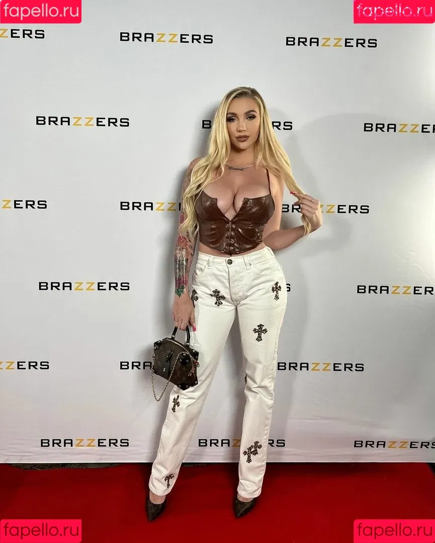 Kendra Sunderland Onlyfans Photo Gallery 