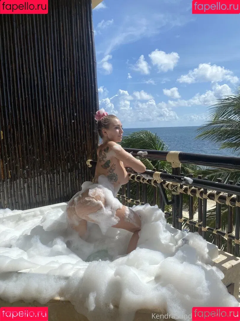 Kendra Sunderland Onlyfans Photo Gallery 