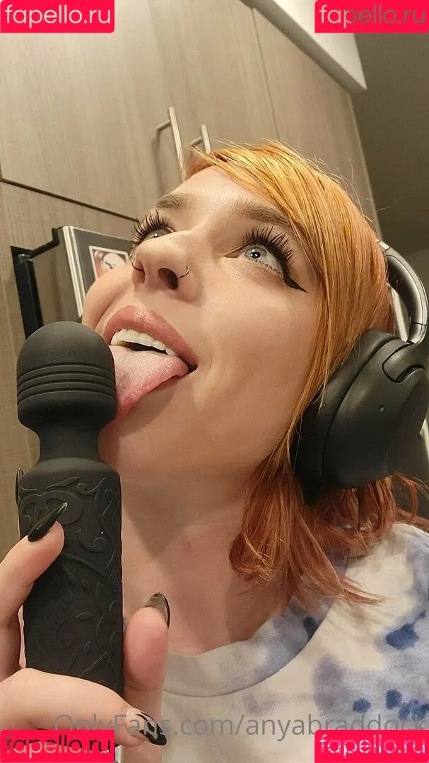 Anya Braddock Onlyfans Photo Gallery 