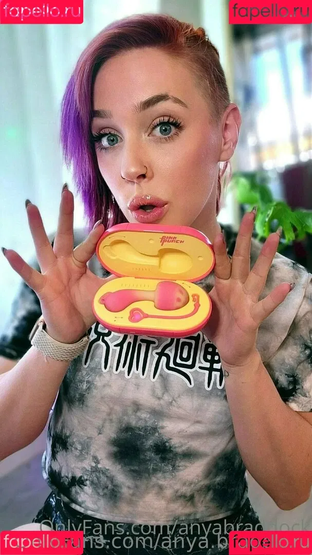 Anya Braddock Onlyfans Photo Gallery 