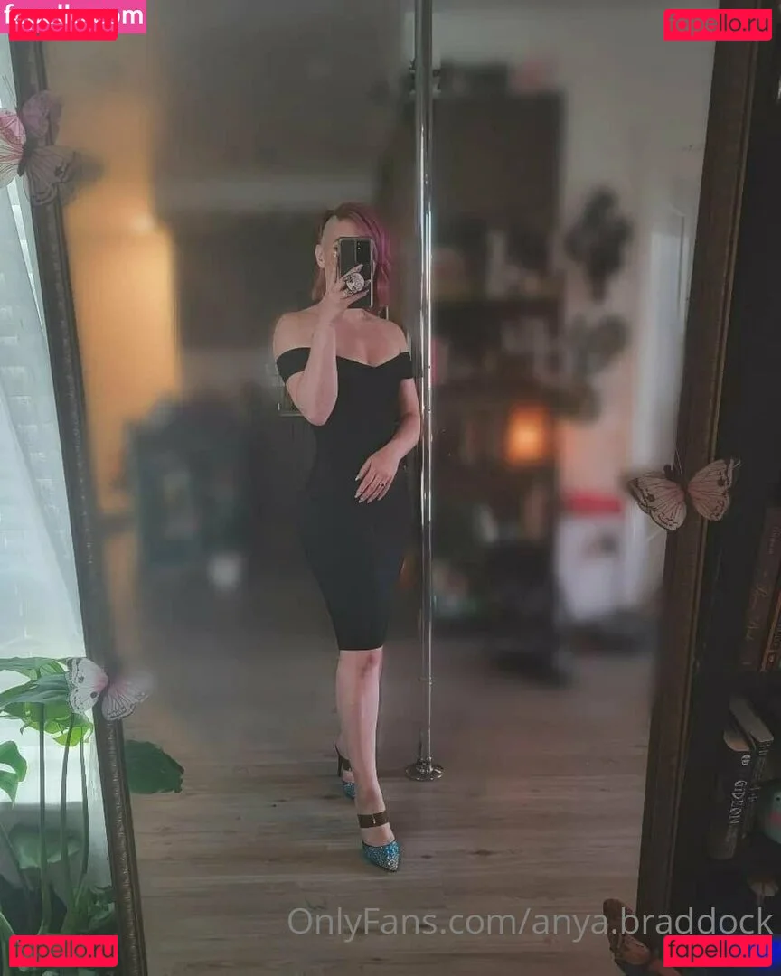 Anya Braddock Onlyfans Photo Gallery 