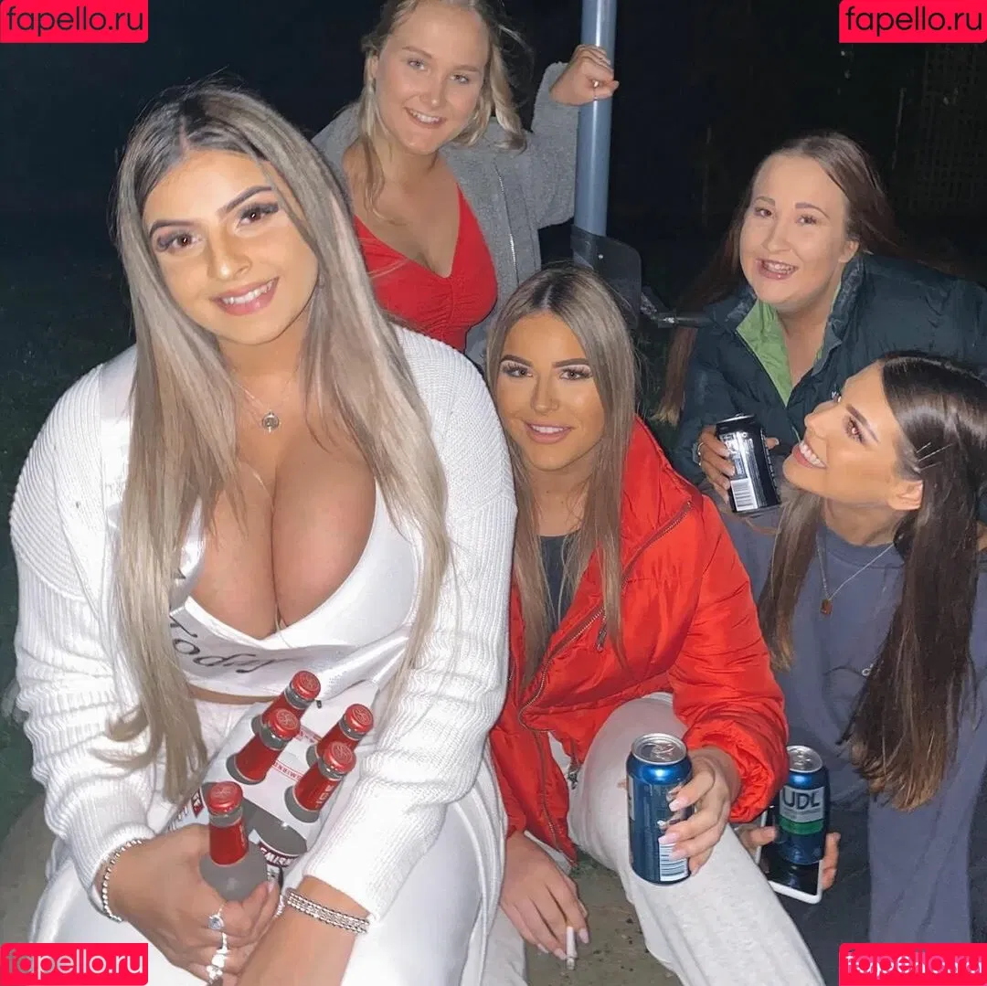 Chloe C Onlyfans Photo Gallery 