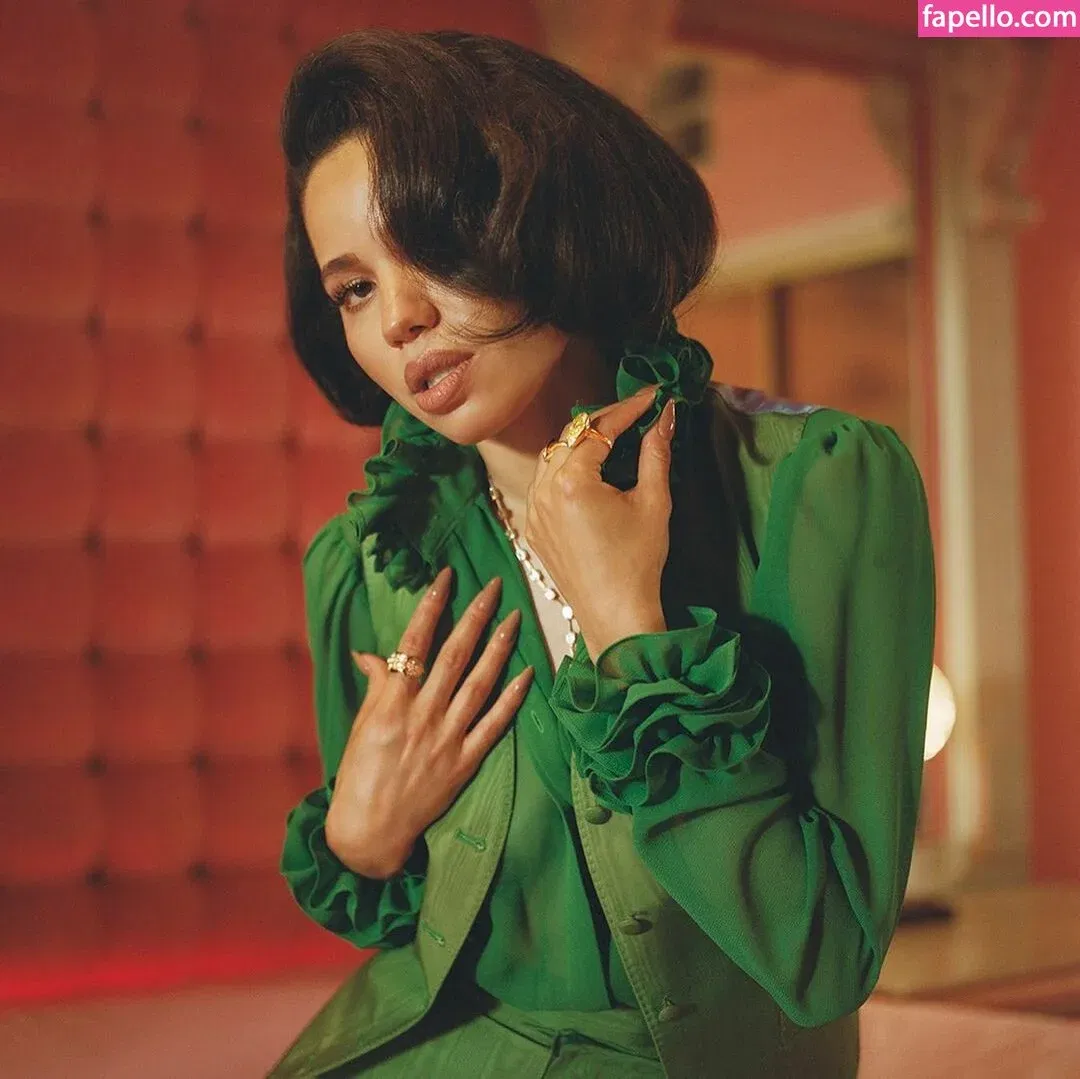 Jurnee Smollett Onlyfans Photo Gallery 