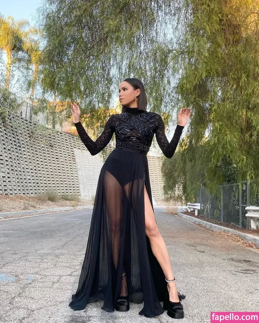 Jurnee Smollett Onlyfans Photo Gallery 