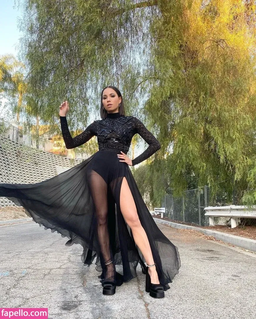 Jurnee Smollett Onlyfans Photo Gallery 